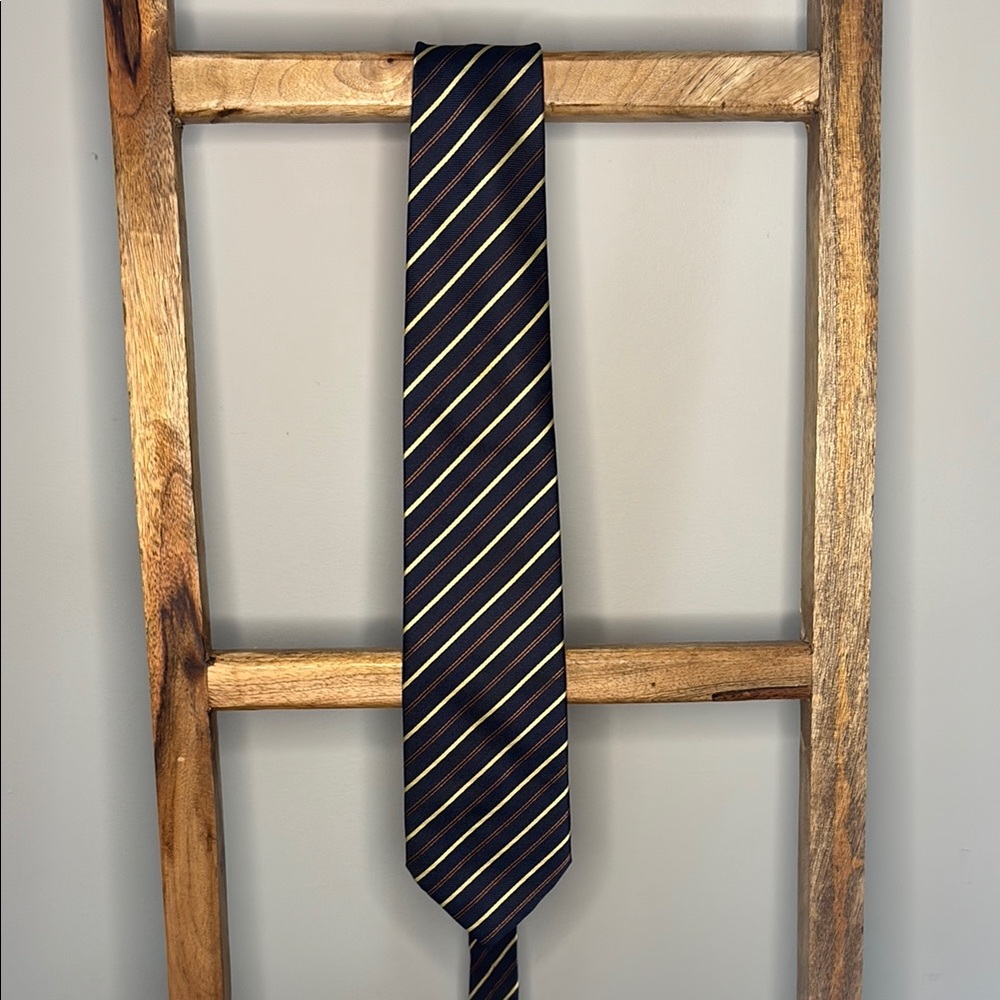 Elegant Black and Gold Striped Tie